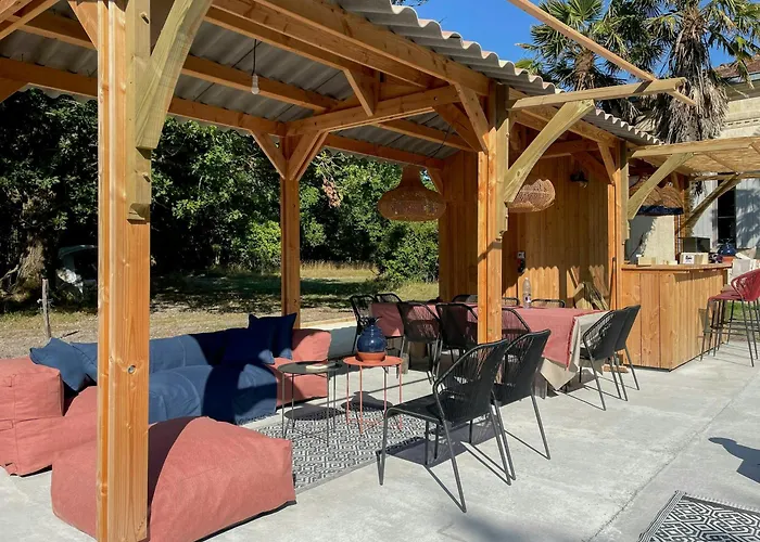American-style With Pool In Montalivet